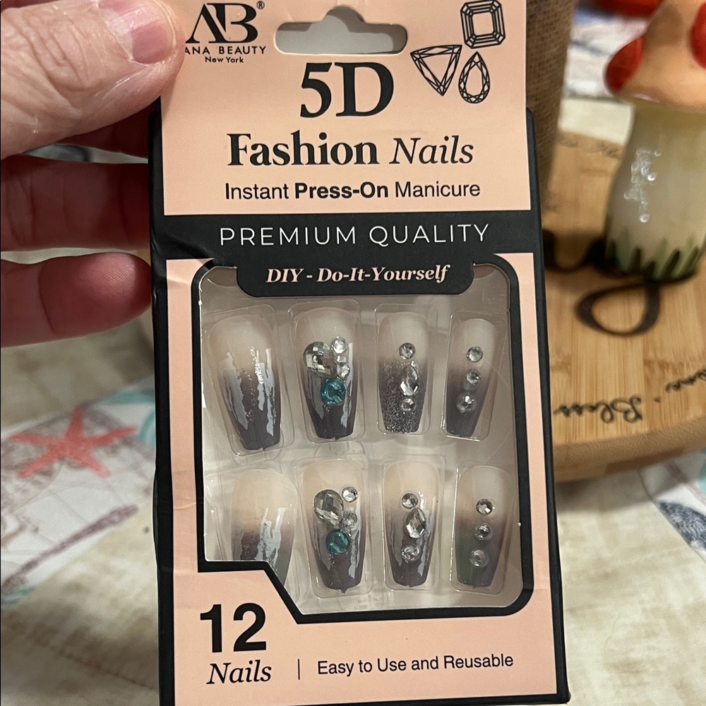 NEW AB 5D Fashion Nails - Black and Silver